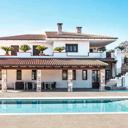 Le Bianche לינה וארוחת בוקר 3*