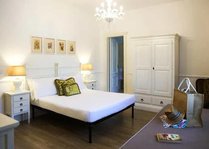 לינה וארוחת בוקר Le Bianche 3*