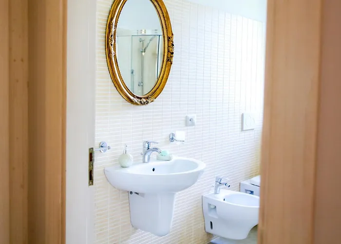 Le Bianche לינה וארוחת בוקר נוצ'י